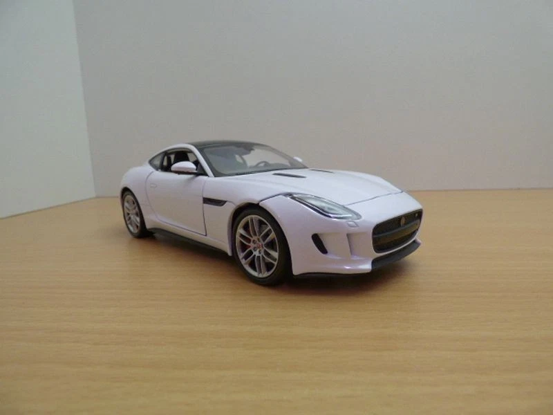JAGUAR F-TYPE coupe R blanc 1/24 - Image 1 of 1