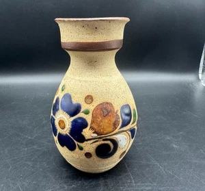 Vaso ceramica messicana tonale alto 5 1/2" arenaria firmato CD disegno floreale - Foto 1 di 7
