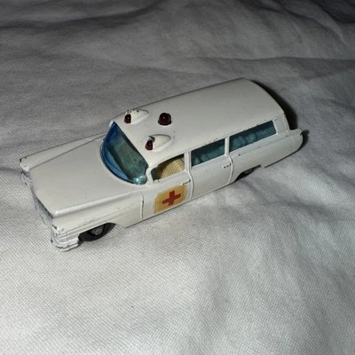 Ambulancia Cadillac Matchbox Serie Nº 54 S&S Años 60 De Colección Foto 1 de 4