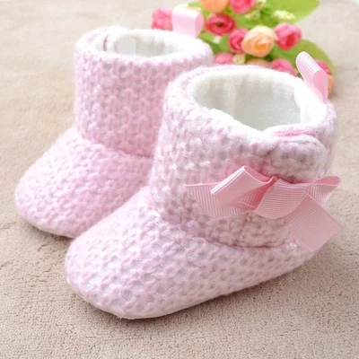 NUEVO Bebé Niña Dulce Rosa Crochet Botas Zapatos 0-18 meses talla 1/4/5 Foto 1 de 4