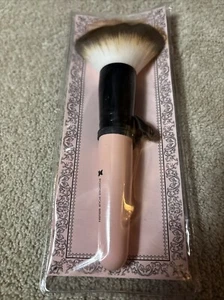 Too Faced Flatbuki Brush Blush Bronzer Powder New - Picture 1 of 5