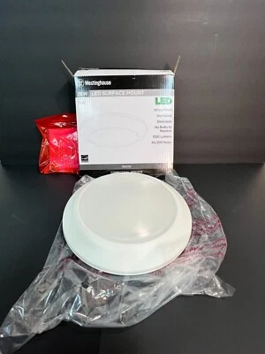 Iluminación Westinghouse 75W LED (Utiliza 15W) Luz Montaje Superficial Acabado Blanco Foto 1 de 4