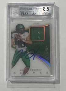 Justin Herbert Signed 2020 Immaculate Collegiate RC Gloves Relic /96 BAS 8.5/10 - Picture 1 of 2