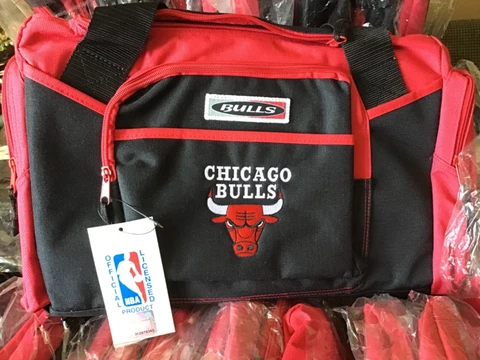 Vintage 90's Chicago Bulls Embroidery Logo NBA Duffle Bag Official Licensed New! Cover