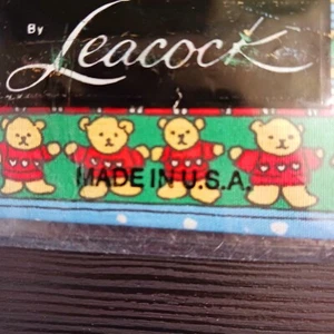 Tovaglia Natalizia Leacock Holiday Teddy Bears 60x83 Ovale Lucy Rigg Style #450 - Foto 1 di 21