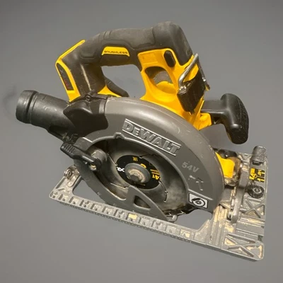DeWALT DCS579 54V XR FlexVolt High power 190mm Circular saw BODY ONLY -FREE POST - Image 1 of 4