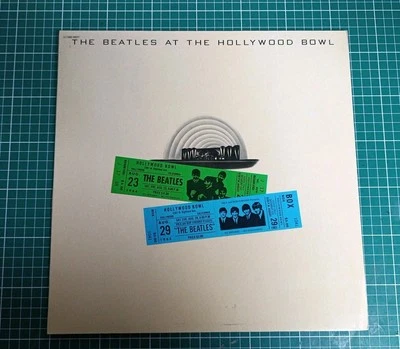 33 T vinyle The  BEATLES AT THE HOLLYWOOD BOWL - Pathé 2C068 06377 French Record - Photo 1/3