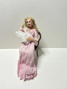 Casa de muñecas miniatura escala 1/12 dama y bebé esculpida por Soraya (España) ÚNICA EN SU CLASE - Imagen 1 de 11