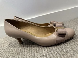 Womens SALVATORE FERRAGAMO Leather Kitten Heel Pump - Size 7 US / 37 EU - Picture 1 of 8