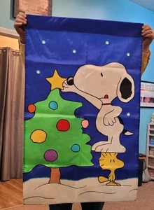 Peanuts Snoopy Saisonale Winter Weihnachten Garten Flagge Weihnachtsbaum Schnee  - Bild 1 von 2