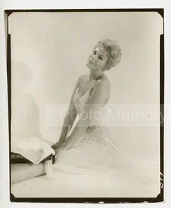 Kim Novak in Nightie, Sexy Portrait by Peter Basch, 1958 - Vintage Photo Stamped - Picture 1 of 2