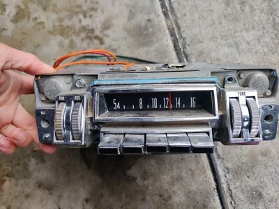 Chrysler New Yorker AM Puch Button Radio Mopar Modelo 376 1967 de colección Foto 1 de 4