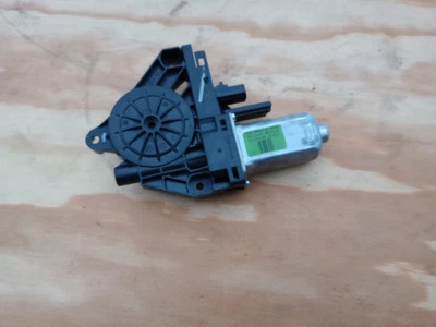 JEEP CHEROKEE REAR LEFT DRIVER SIDE DOOR WINDOW REGULATOR MOTOR OEM 2014-2022 ?? - Image 1 of 4