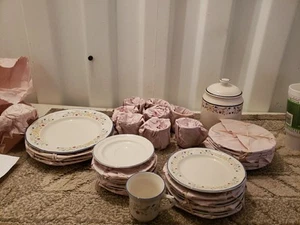 Vtg BrickOven Stoneware Dinnerware set 28 pc Heritage Pattern Birds Flowers - Picture 1 of 8