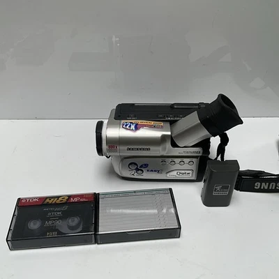 Samsung VP-W70 Handheld 8mm Cassette Camcorder Silver Tested - Image 1 of 4