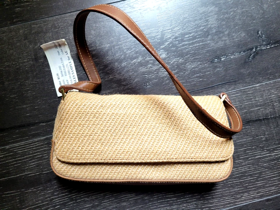 Nuevo con etiquetas Cartera Liz Claiborne Primera Edición Pequeña Marrón/Tostado/Tejida Natural  Foto 1 de 4