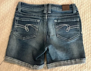 Justice Girls Size 10 Reg Denim Long Cuffed Blue Jean Shorts EUC - Picture 1 of 7