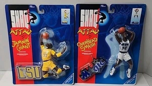 Lotto di 2 - Figurine Shaq Attaq Vintage - Kenner 1993 - LSU & Magic Uniforms - Foto 1 di 5