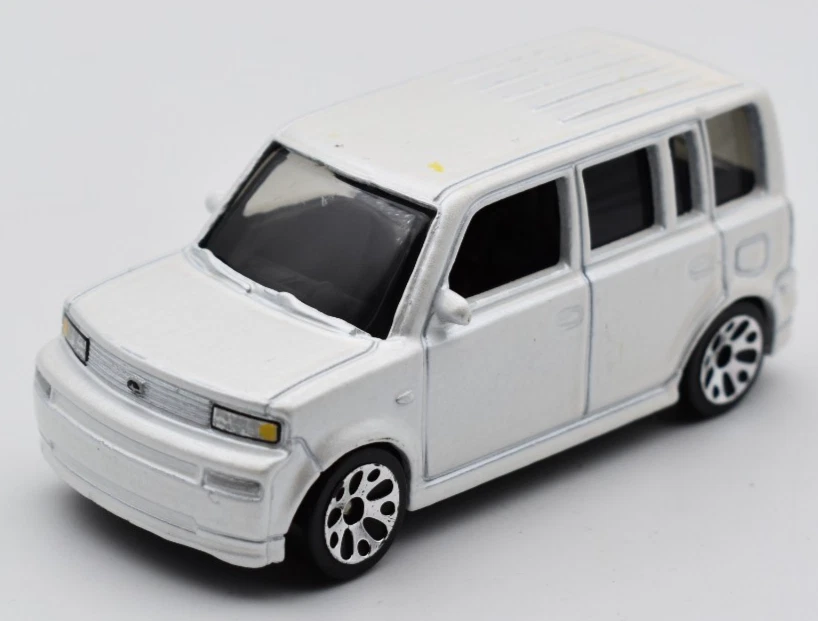 Matchbox Superfast Scion xB bianco. #7/2006. Made in Thailand - Immagine 1 di 4