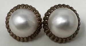 Vintage Estate 14k Yellow Gold Round Mabe Pearl Omega Back Stud Earrings - Picture 1 of 9