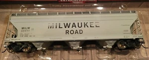 Ho Intermountain 3 Bay Covered Hopper Milwaukee Road - Picture 1 of 2