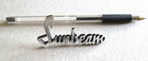 SUNBEAM Script Boot or Pillar Badge. Pin intact Part no: 72259319 (25) - Imagen 1 de 4