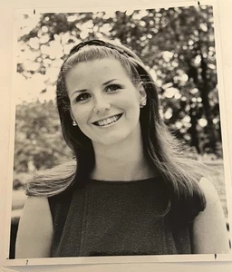 Foto Vrg 1969 College Girl (1z) Immaculate College Washington DC 8x10 - Foto 1 di 5