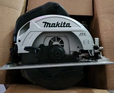 Makita XSH04ZB 18V LXT Sub-Compact 6-1/2” Circular Saw (Tool Only) - Image 1 of 4