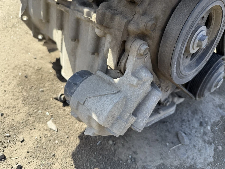 Enchimento de óleo do motor Toyota Corolla LE 1.8L FWD 2016 fabricante de equipamento original - Imagem 1 de 3