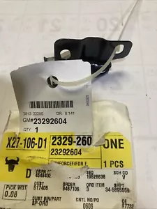 NEW GM OEM 16-24 MALIBU FENDER COMPONENTS- FRONT BRACKET GMC 23292604 - Bild 1 von 3