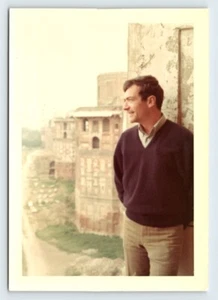 Vintage Foto junger Mann Fort Lahore Pakistan 60er Jahre Fundkunst SYB17 - Bild 1 von 2