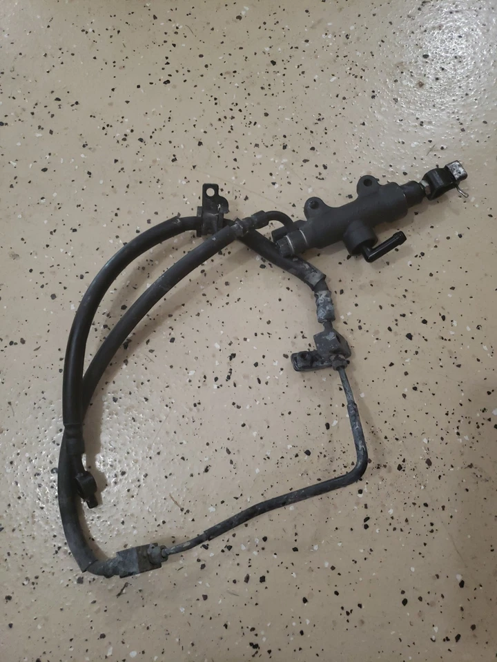 Cilindro maestro de freno trasero y línea de freno Honda Stateline Interstate VT1300 Foto 1 de 1