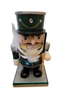 WOODEN NUT CRACKER SOLDIER 6" HIGH XMAS DECORATION Green 2013 - Picture 1 of 5