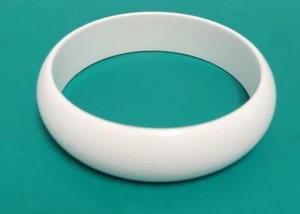 Vintage White Lucite Chunky Plastic Bangle Bracelet VTG MOD 80's 3/4 inch Wide - Picture 1 of 9