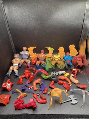 Lote de armas y piezas MOTU Masters of the Universe años 80. Sin precio base Foto 1 de 4