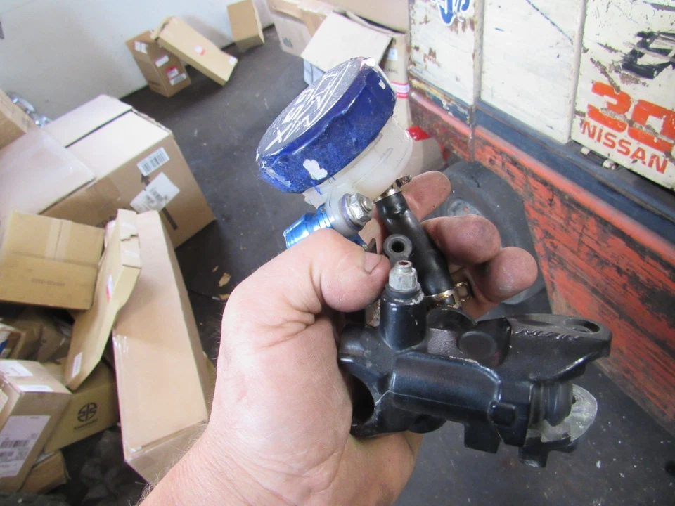 Suzuki GSXR750 2005 cilindro maestro de freno delantero Foto 1 de 1