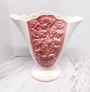 HULL Pottery Fiesta Fan Vase Embossed Red on White 9.25" Woodlands 1950s VTG USA - Picture 1 of 8