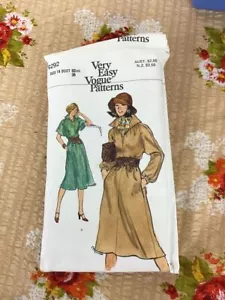 Very Easy Vogue Sewing Pattern 9292 - Misses Size 14 Dress - Bild 1 von 3