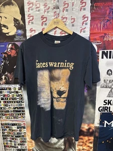 🔥🔥🔥T-Shirt Vintage Y2K Fates Warning Tour 2003 Band Uomo Taglia L 20 x 28 - Foto 1 di 12