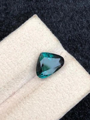 Turmalina Afganistán 2,55 quilates Foto 1 de 4