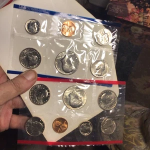 1981 US Mint Set Uncirculated 13 Coin Set Philadelphia & Denver P & D - Picture 1 of 6