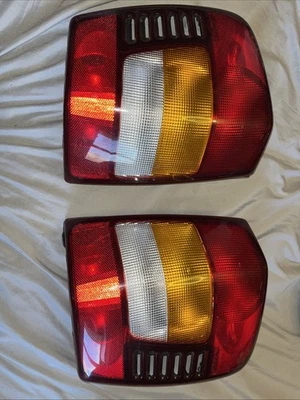 Par de luces traseras para conductor pasajero Jeep Grand Cherokee WJ 99-04 OEM Foto 1 de 2