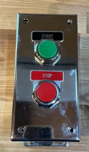 GENERAL ELECTRIC CR104-PES12 PUSHBUTTON ENCLOSURE WITH STOP/START CONTROL BUTTON - Picture 1 of 7