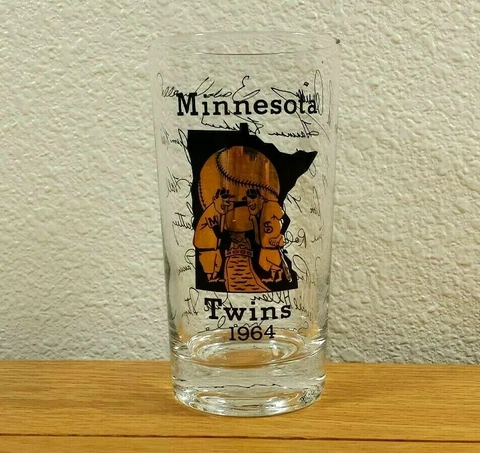 MINNESOTA TWINS 1964 Facsimile Autograph Drinking Glass - SOLD AS IS, SMALL CHIP Cover