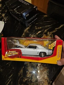 JOHNNY LIGHTNING 2009 WHITE LIGHTNING 1 :24 SCALE '69 CHEVY CAMARO Z28 MIB VHTF - Picture 1 of 8