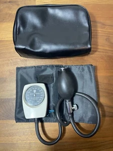 Tycos Hand Aneroid Adult Blood Pressure Cuff Sphygmomanometer Bergen Brunswig - Picture 1 of 9