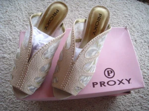 PROXY Ivory Lace & Pearl Open Toe Wedge Heel Wedding Shoes Womens Size 8W~NIB - Picture 1 of 5