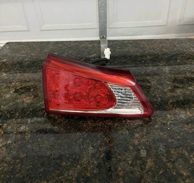 2011-2013 雷克萨斯 IS250 IS350 内后备箱驱动器左尾灯正版原始设备制造商 — 第 1/2 张图片