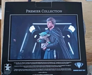 Estatua Gentle Giant Star Wars The Mandalorian Luke Grogu Premier Collection - Imagen 1 de 9