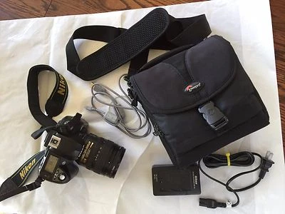 Cámara digital Nikon D70 SLR, lente 18-70, Nikon NC, bolsas Lowepro Foto 1 de 4